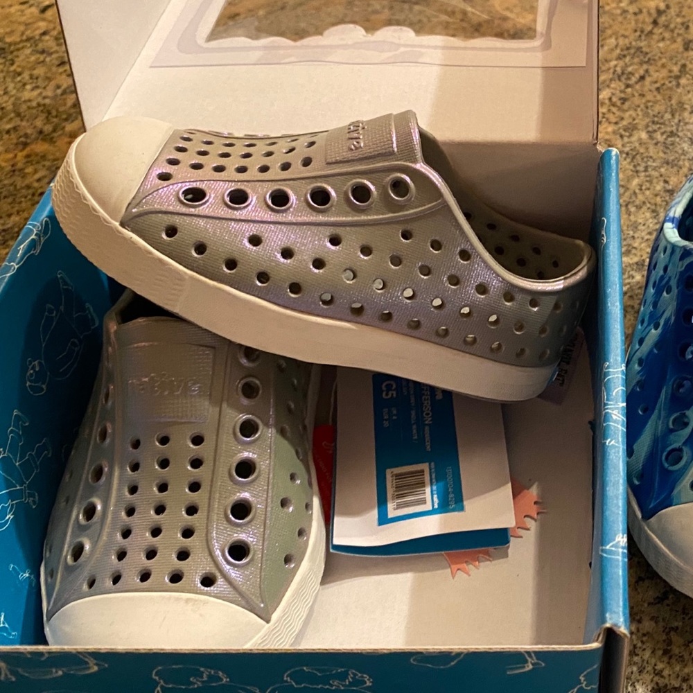 NEW Natives size 5